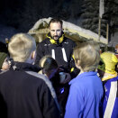 Crown Prince Haakon talking with children in Hemingseter Family Camp  (Photo: Kyrre Lien / Scanpix)